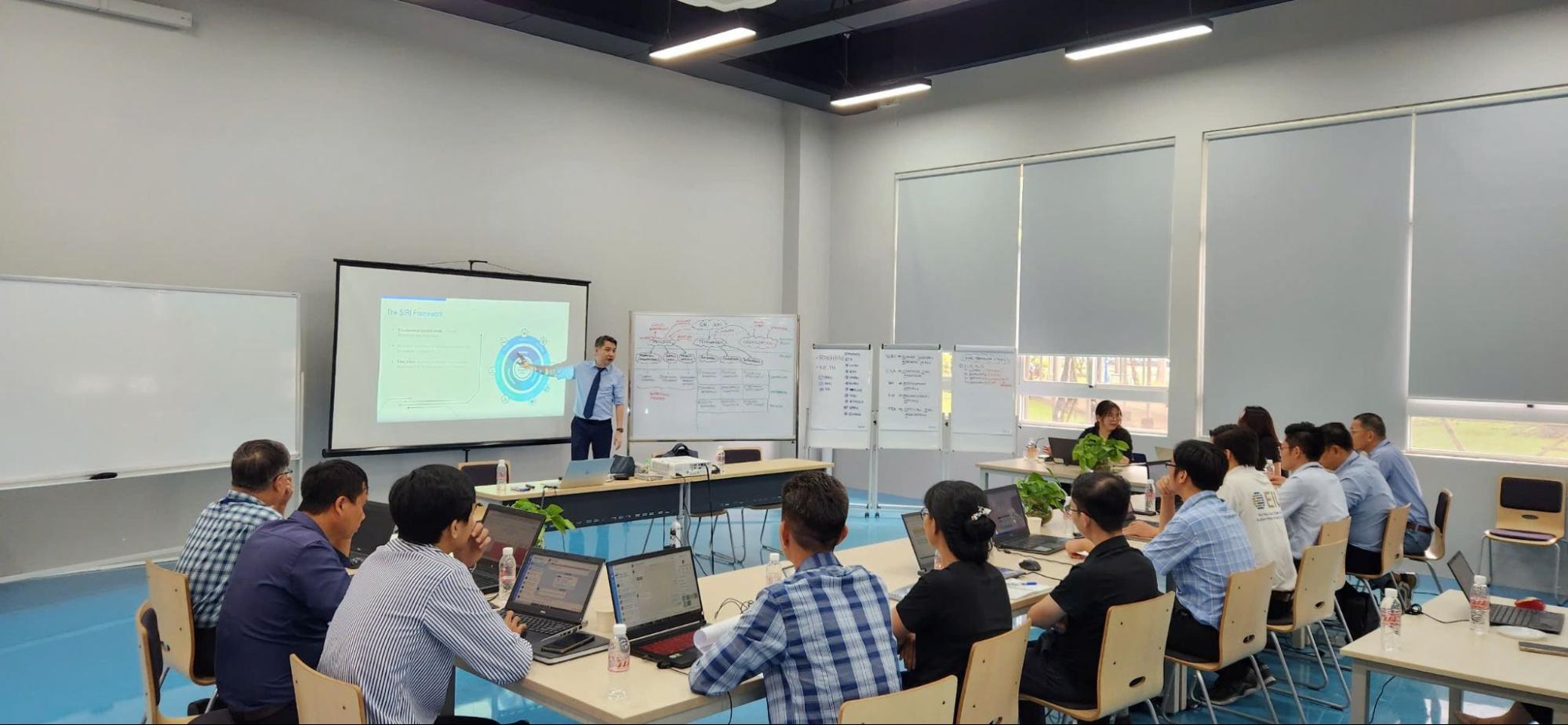 Chuyên gia đào tạo SIRI từ TUV SUD tới giảng dạy tại EIU