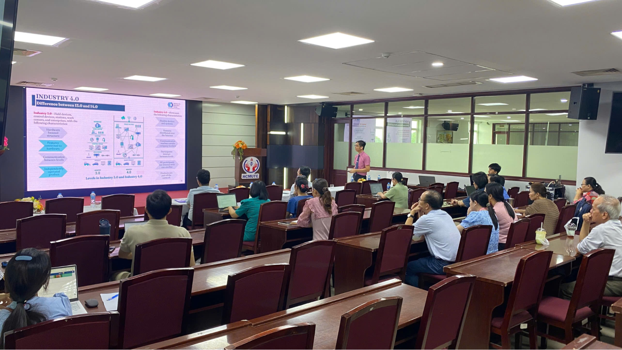 Giới thiệu về SIRI tại Đại học Sư phạm Kỹ thuật TP HCM