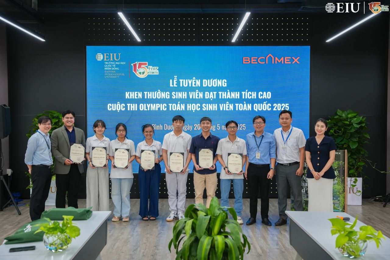 EIU trao học bổng Olympic Toán học