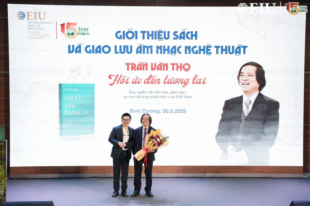 Giới thiệu sách và giao lưu âm nhạc "Hồi ức đến tương lai"