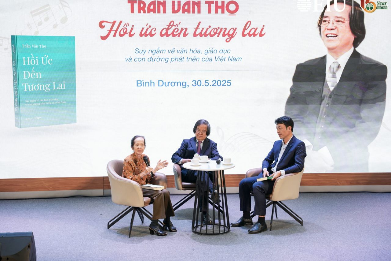 Giới thiệu sách và giao lưu âm nhạc "Hồi ức đến tương lai"