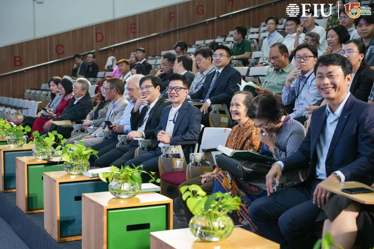 Giới thiệu sách và giao lưu âm nhạc "Hồi ức đến tương lai"