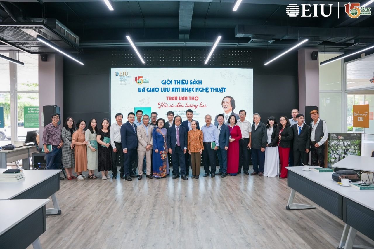 Giới thiệu sách và giao lưu âm nhạc "Hồi ức đến tương lai"