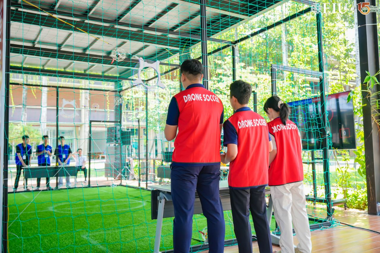 Các đội tranh tài tại Cuộc thi
