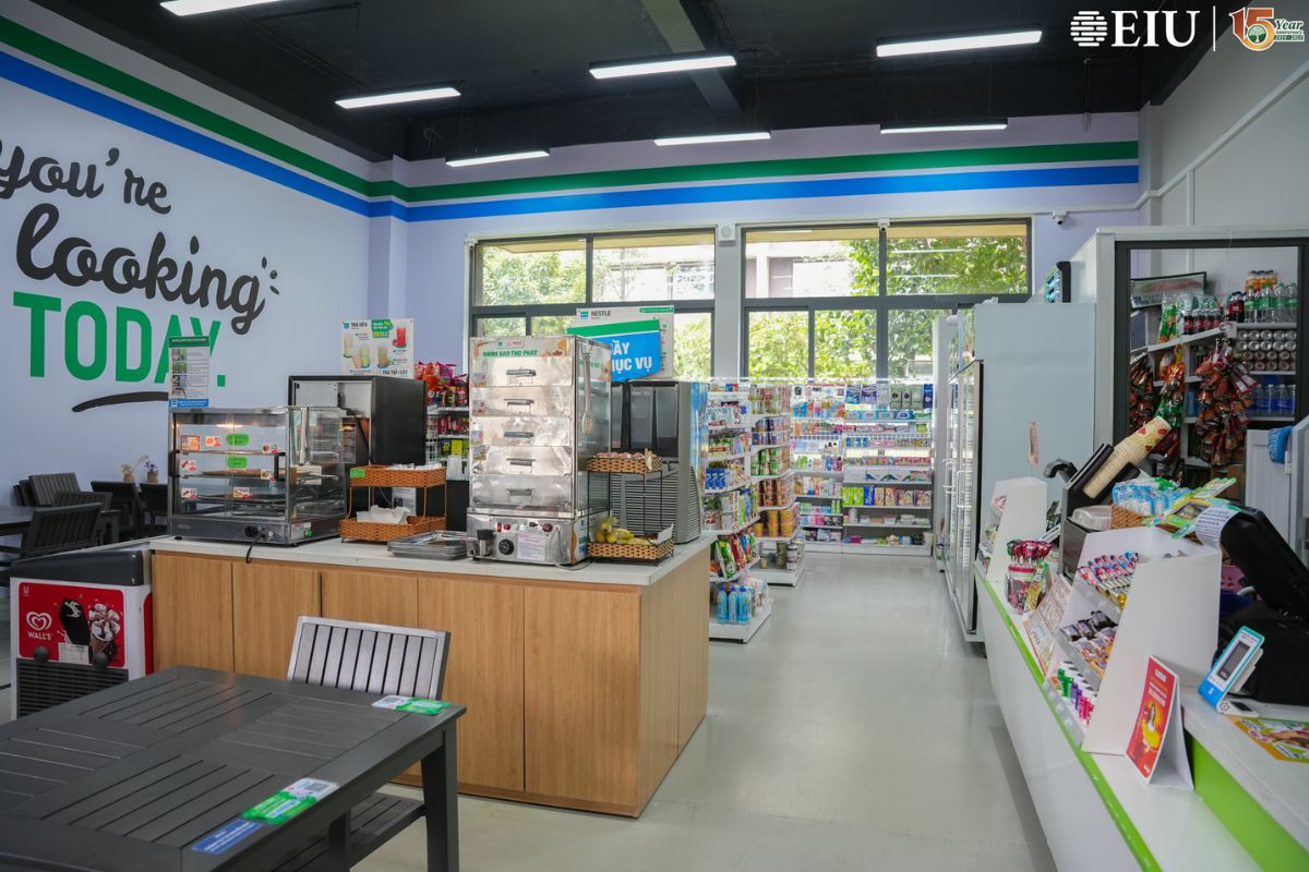 Cửa hàng tiện lợi Family Mart