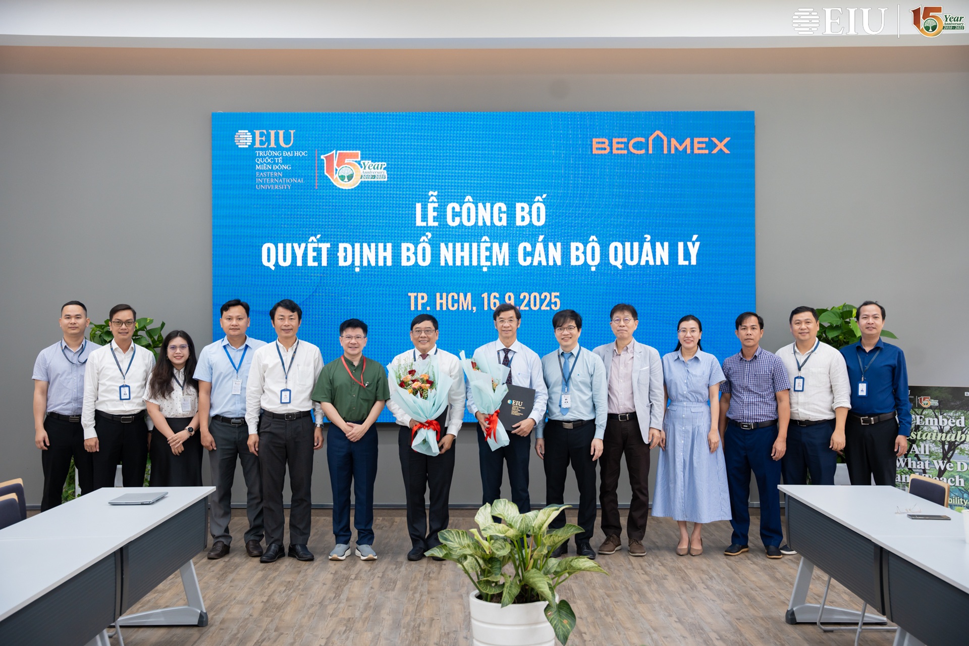 eiu-trao-quyet-dinh-bo-nhiem-can-bo-quan-ly (3)