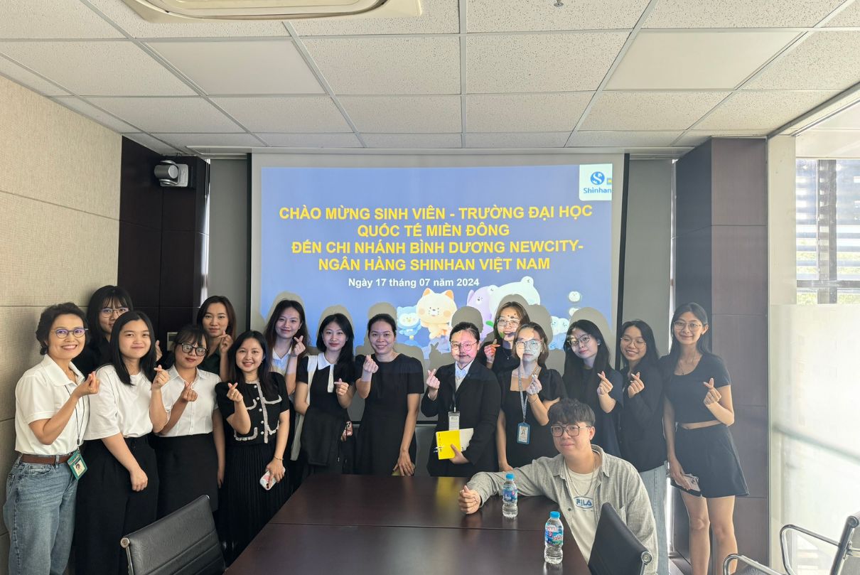 Kiến tập tại Ngân hàng Shinhan