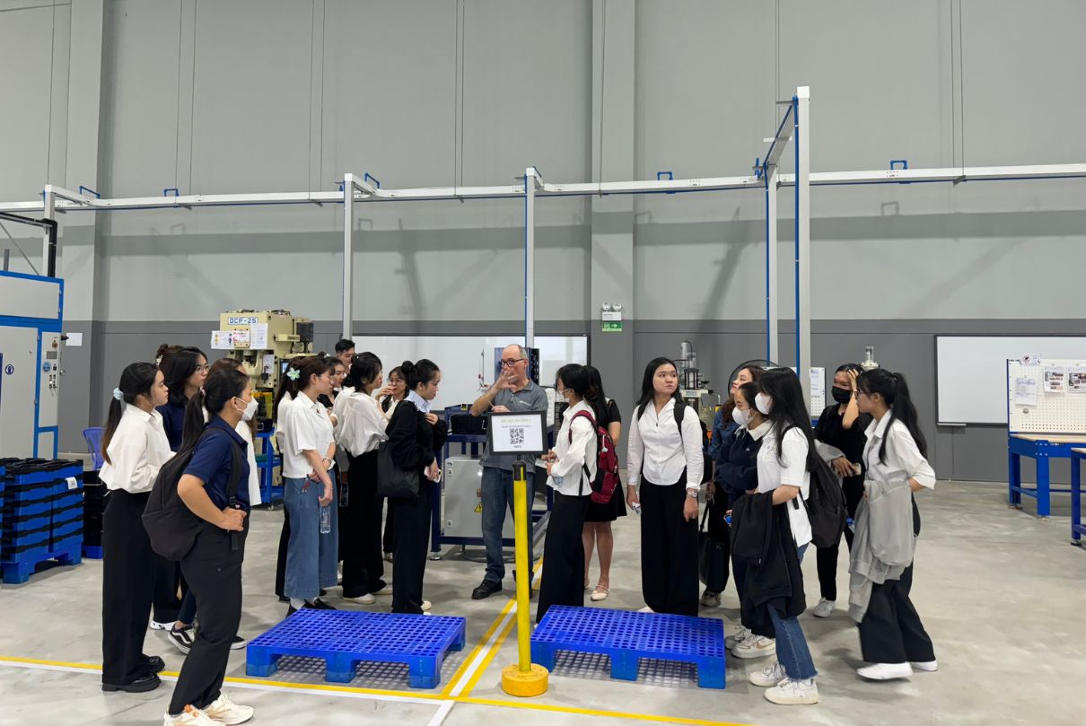 Kiến tập tại Công ty Baul Industries