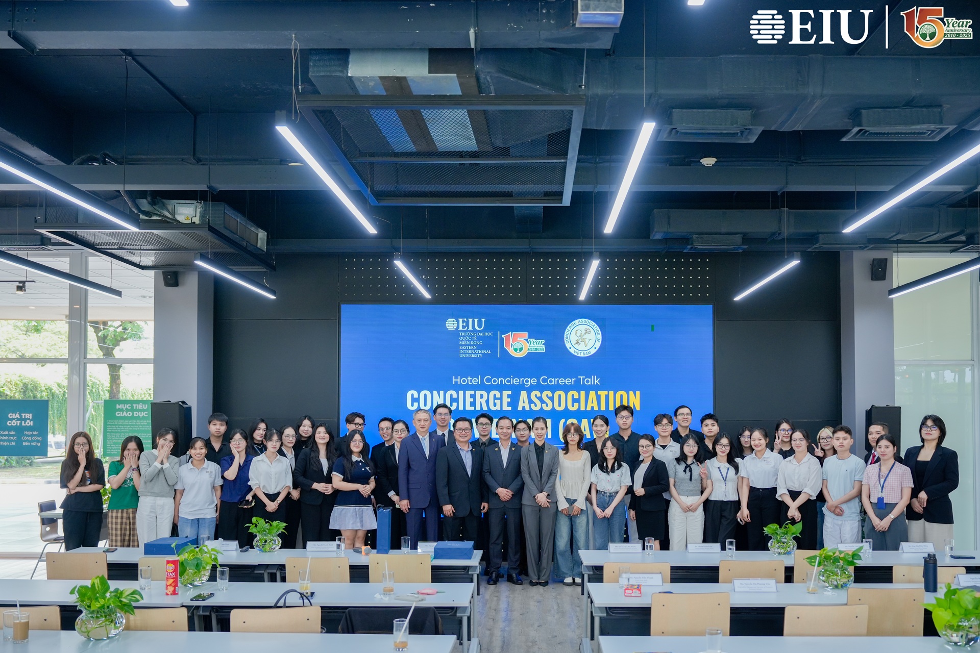 sinh-vien-eiu-kham-pha-Concierge-Concierge-Association-of-Vietnam (1)