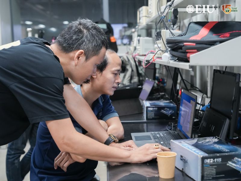 Hình thức triển khai khóa học - Tại EIU